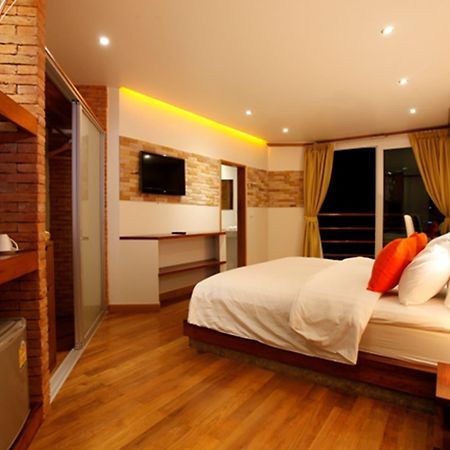 Casa Jip Guesthouse Patong Kültér fotó