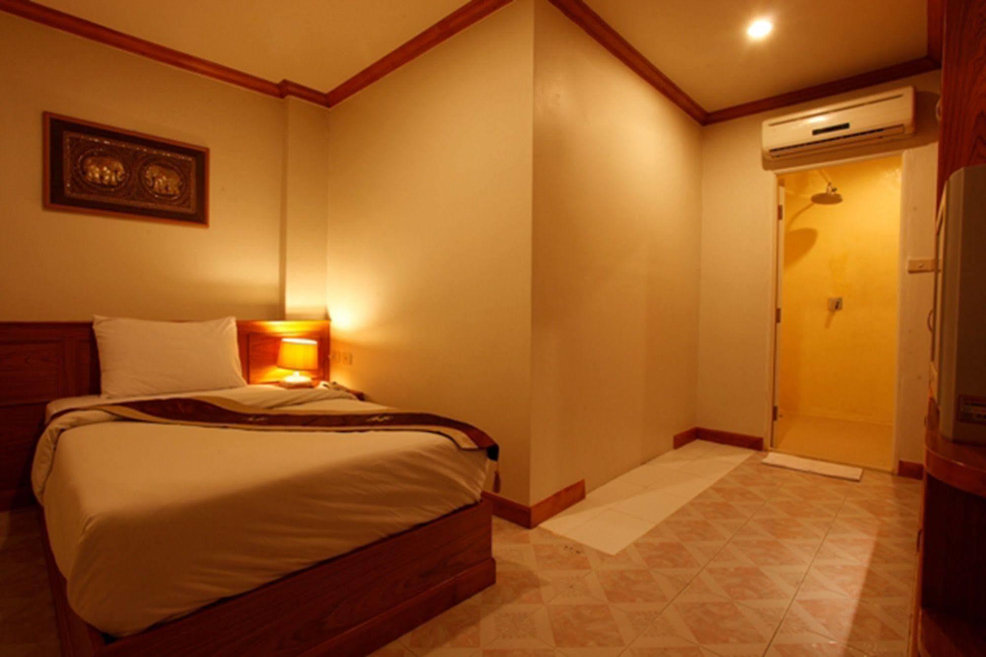 Casa Jip Guesthouse Patong Kültér fotó
