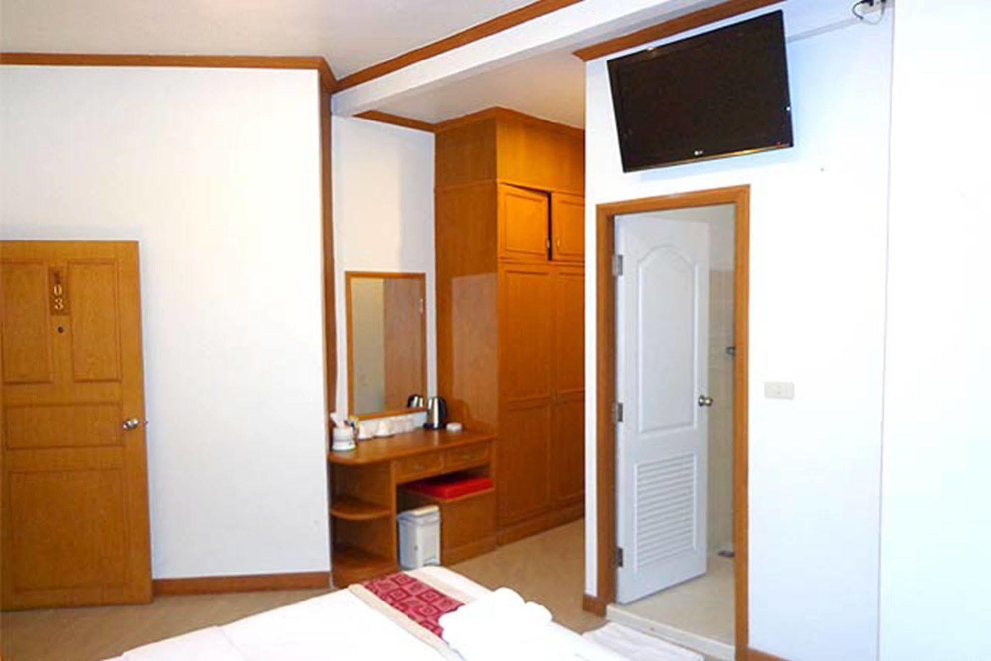 Casa Jip Guesthouse Patong Kültér fotó